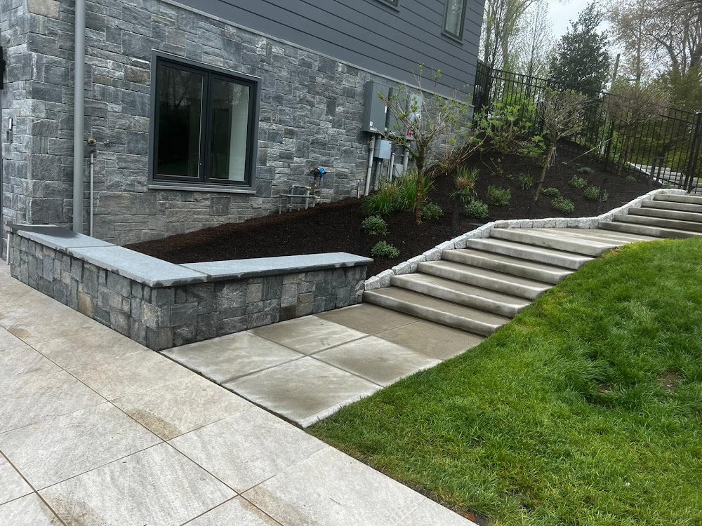 Kiko's Landscaping LLC